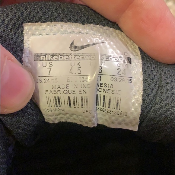 Nike tennis shoes - Picture 3 of 3